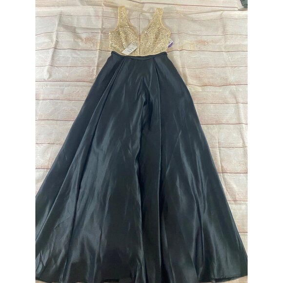 NWT Maniju Women's Black Sequin Formal Gown - Medium - Picture 5 of 15